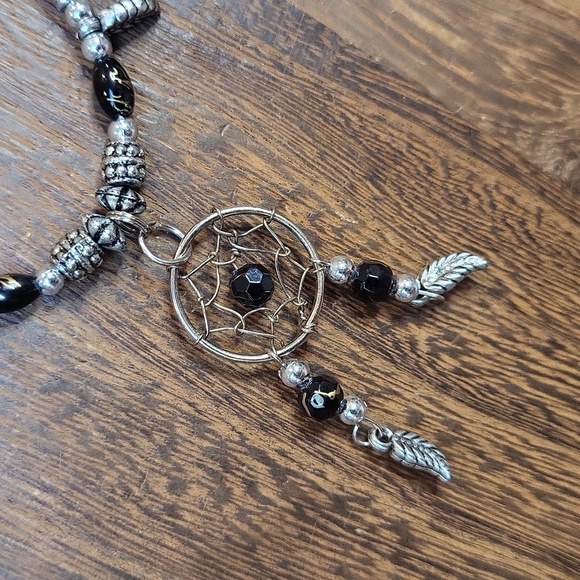 Vintage Lightweight Dreamcatcher Pendant Beaded Necklace, Barrel Closure - Picture 3 of 8
